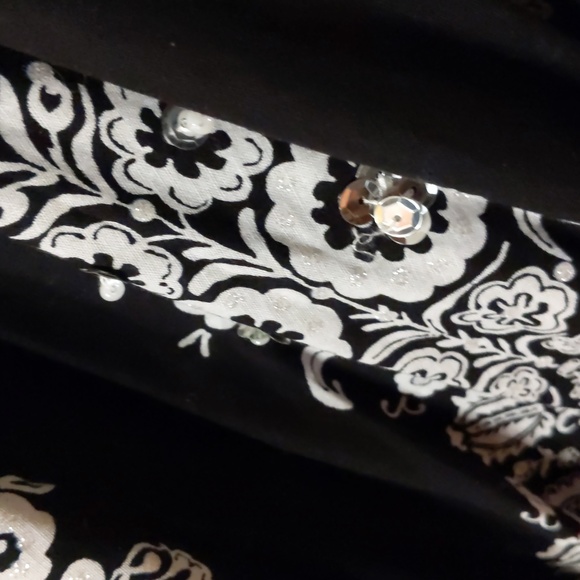 Ladies circle skirt w/ bling bling, elastic waist, satin lining. Black and white - Picture 3 of 5